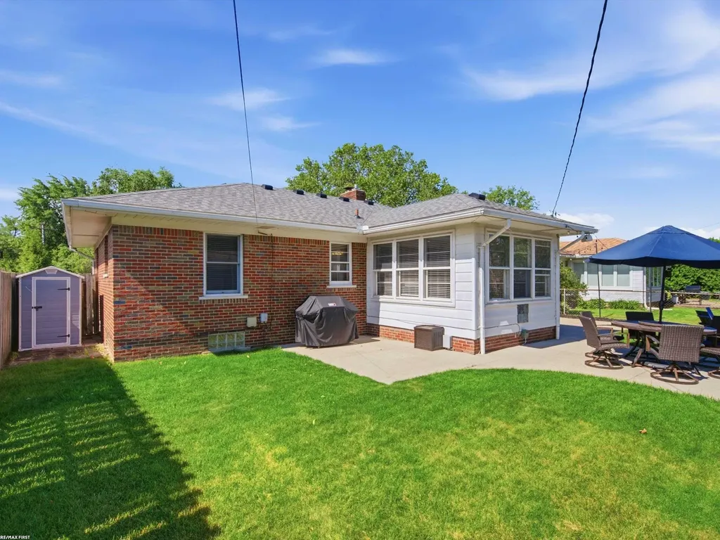 21023 Thiele Street St. Clair Shores City MI 48081
