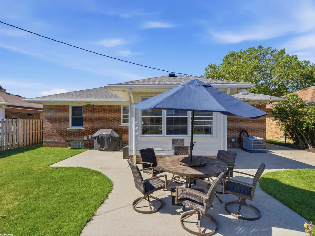 21023 Thiele Street St. Clair Shores City MI 48081