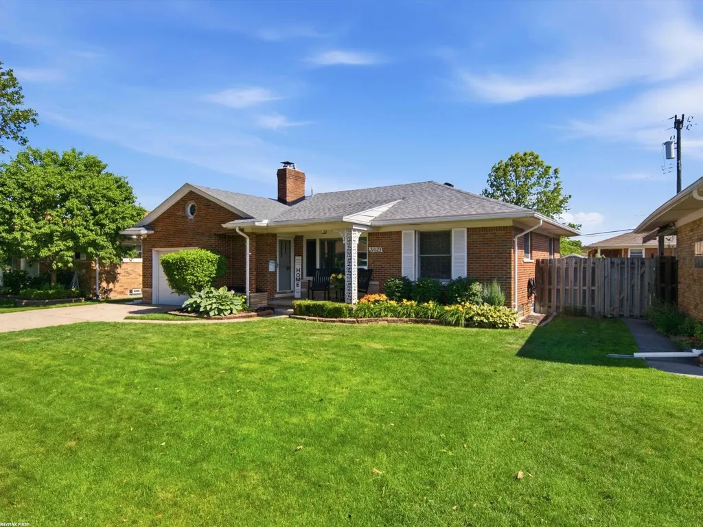 21023 Thiele Street St. Clair Shores City MI 48081