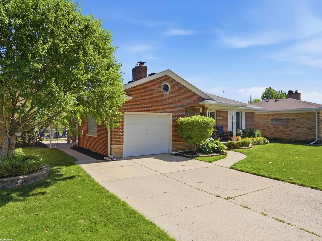 21023 Thiele Street St. Clair Shores City MI 48081