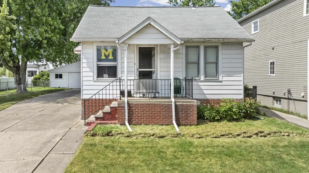 1469 Holland Street Birmingham City MI 48009