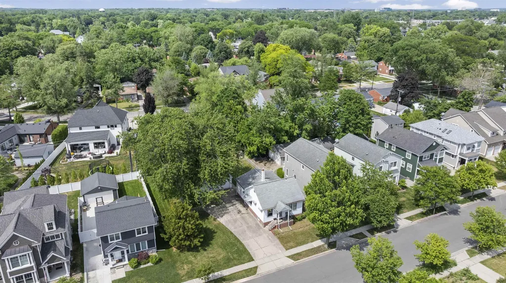 1469 Holland Street Birmingham City MI 48009