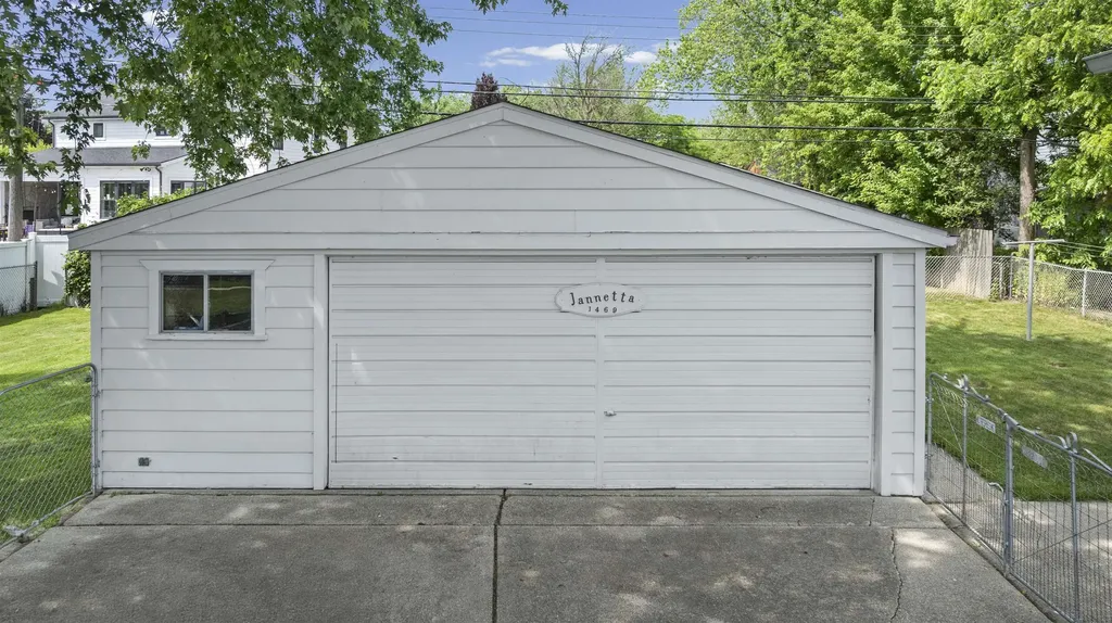 1469 Holland Street Birmingham City MI 48009