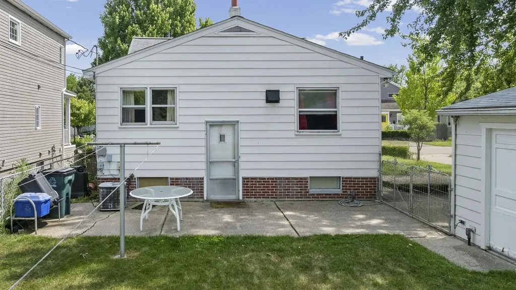 1469 Holland Street Birmingham City MI 48009