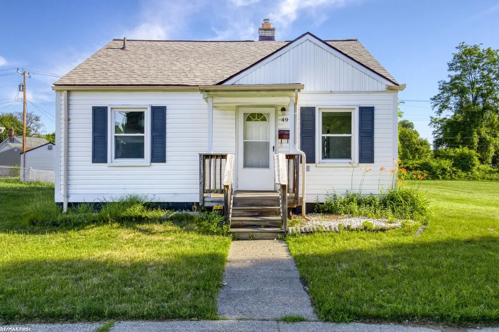 49 Fessenden St Street Mt. Clemens City MI 48043