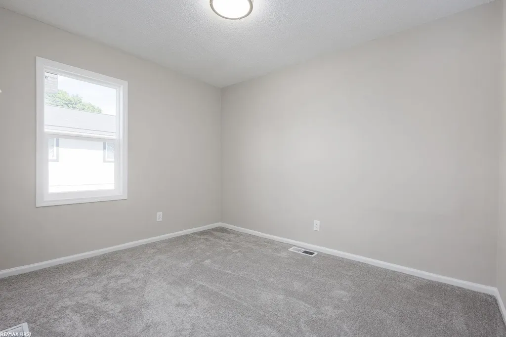 49 Fessenden St Street Mt. Clemens City MI 48043