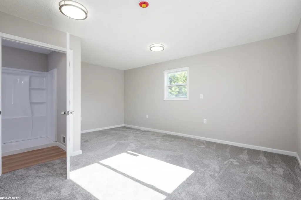49 Fessenden St Street Mt. Clemens City MI 48043