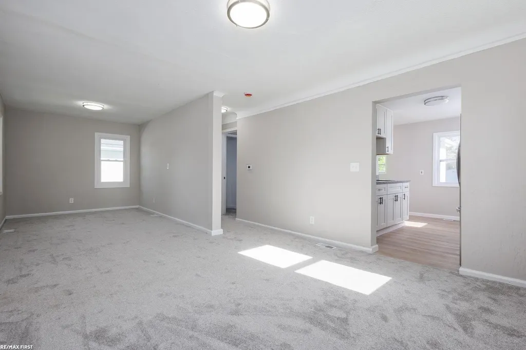49 Fessenden St Street Mt. Clemens City MI 48043
