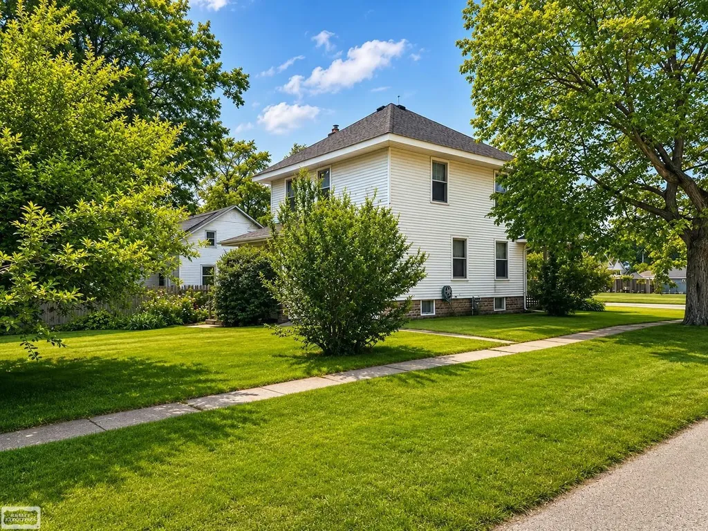 703 Smith Street Algonac City MI 48001