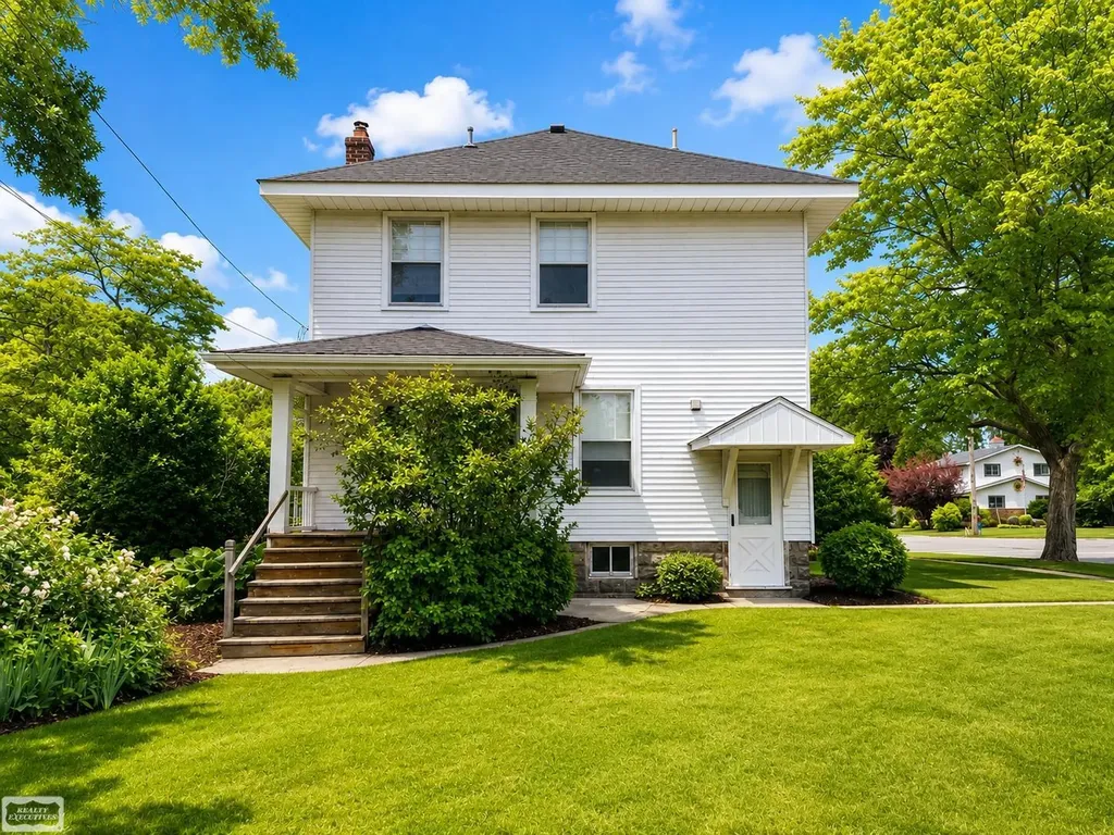703 Smith Street Algonac City MI 48001