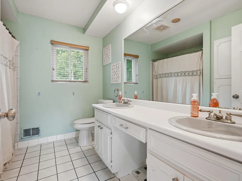 38450 Elmite Street Harrison Charter Township MI 48045
