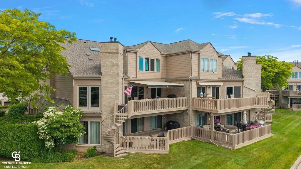 26031 N Harbour Pointe Dr N Drive Harrison Charter Township MI 48045