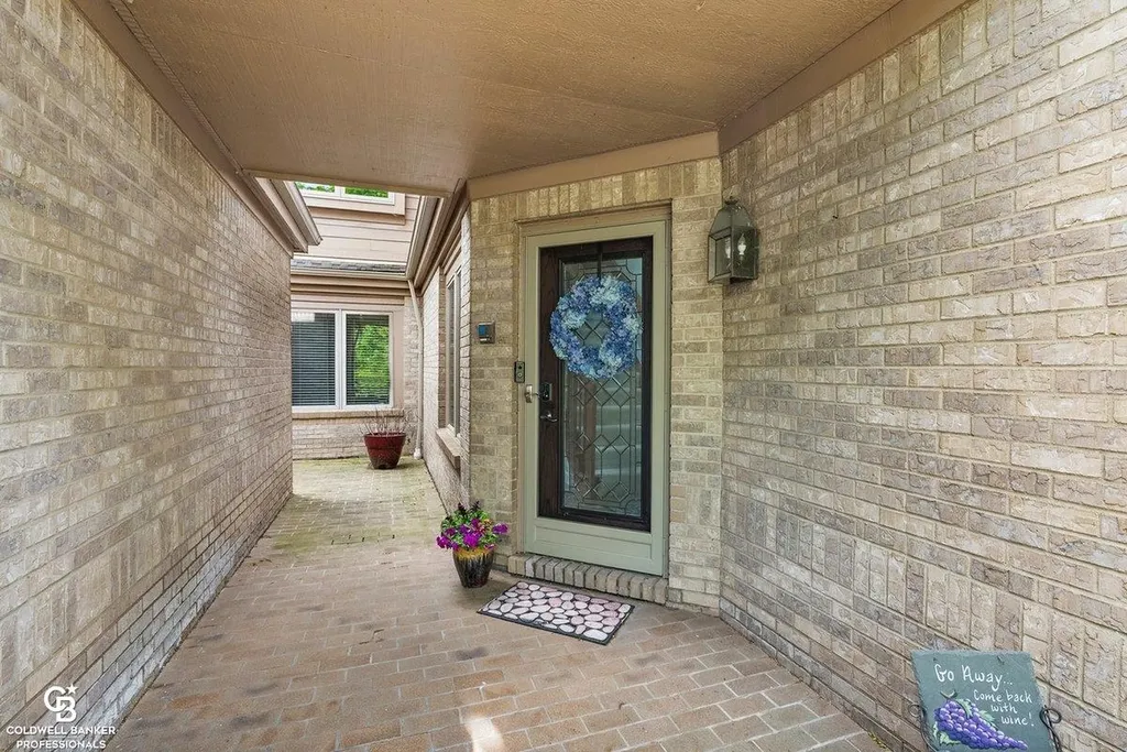26031 N Harbour Pointe Dr N Drive Harrison Charter Township MI 48045