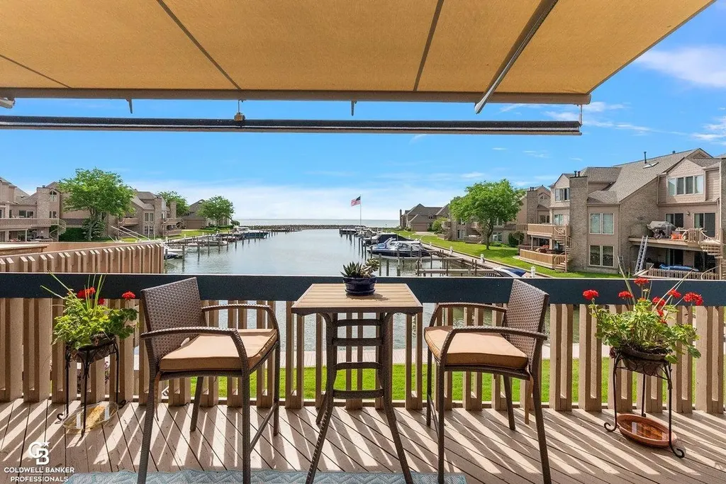 26031 N Harbour Pointe Dr N Drive Harrison Charter Township MI 48045