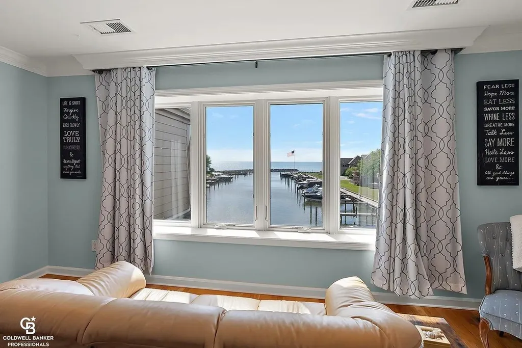 26031 N Harbour Pointe Dr N Drive Harrison Charter Township MI 48045
