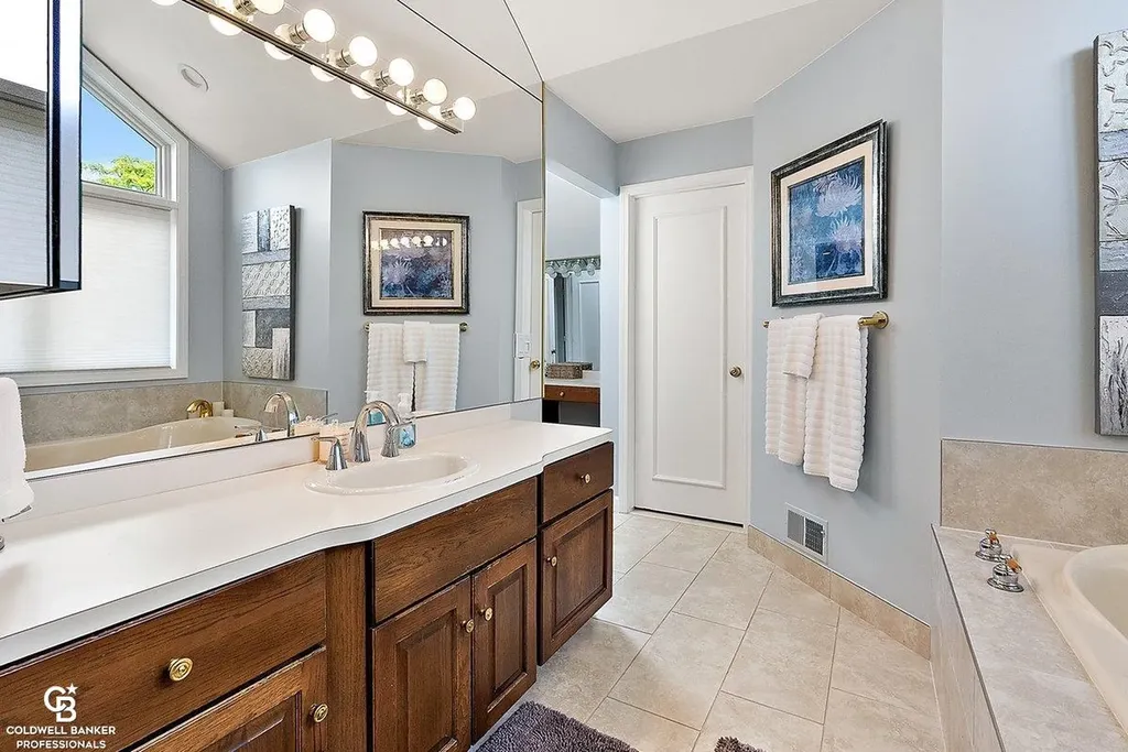 26031 N Harbour Pointe Dr N Drive Harrison Charter Township MI 48045