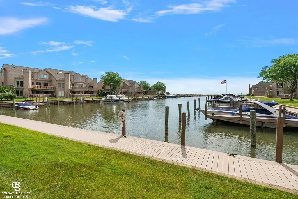 26031 N Harbour Pointe Dr N Drive Harrison Charter Township MI 48045