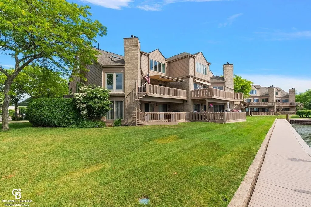 26031 N Harbour Pointe Dr N Drive Harrison Charter Township MI 48045