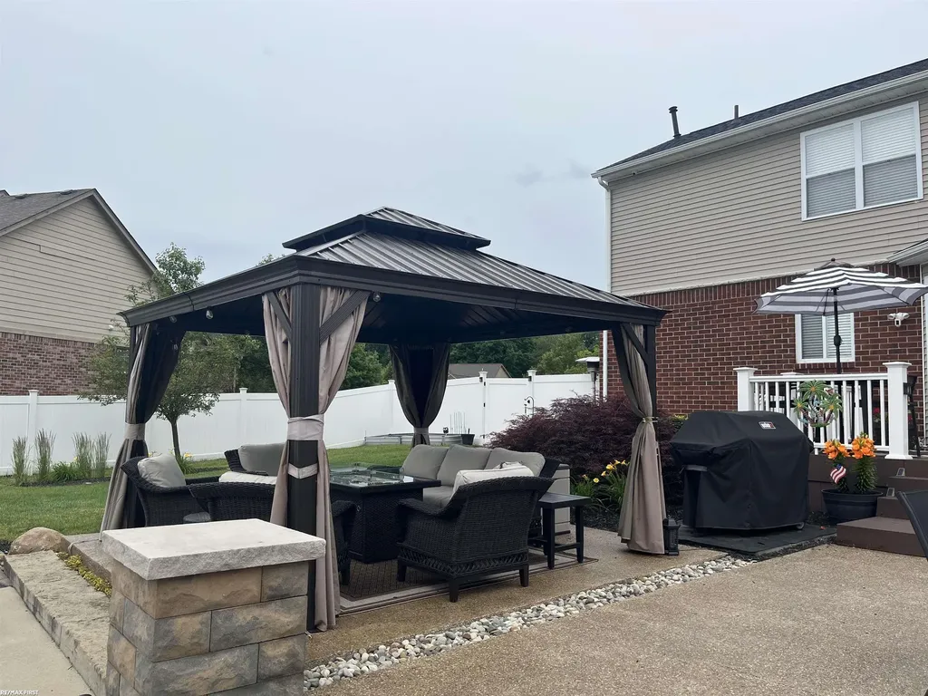 55590 Irvin Drive Shelby Charter Township MI 48316
