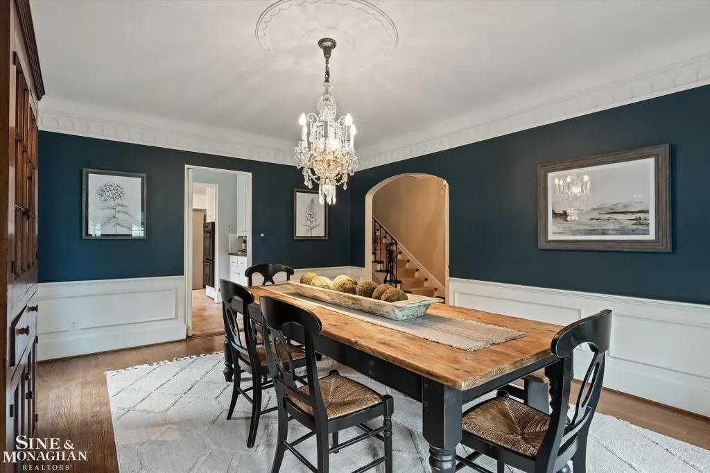 542 Lakepointe Street Grosse Pointe Park City MI 48236