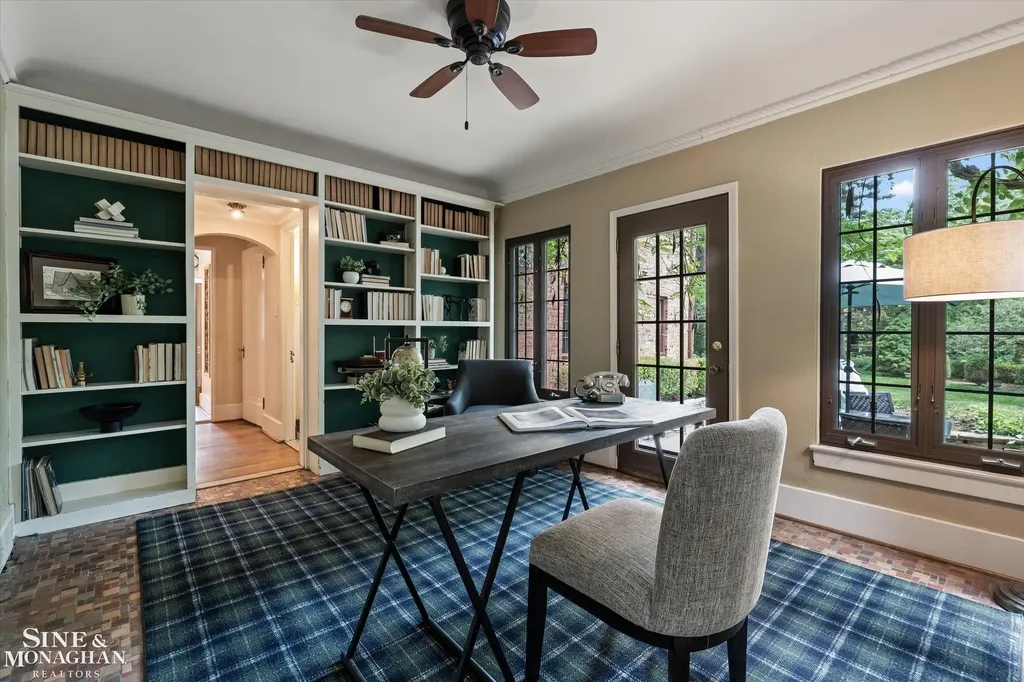 542 Lakepointe Street Grosse Pointe Park City MI 48236