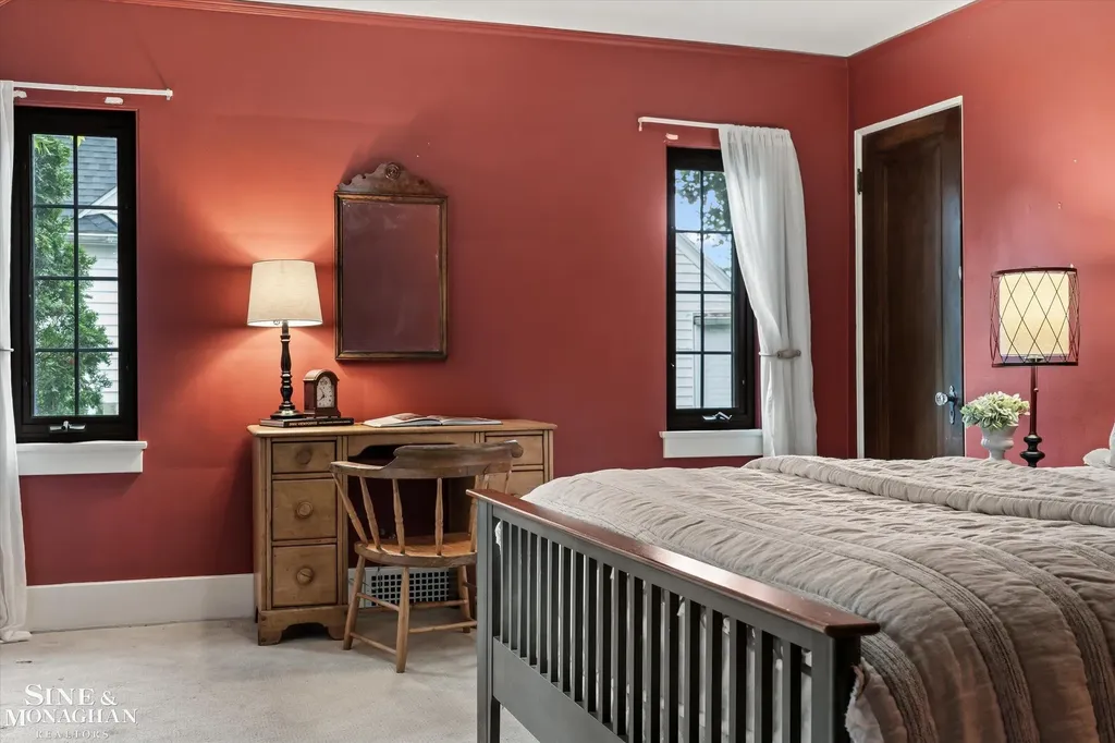 542 Lakepointe Street Grosse Pointe Park City MI 48236