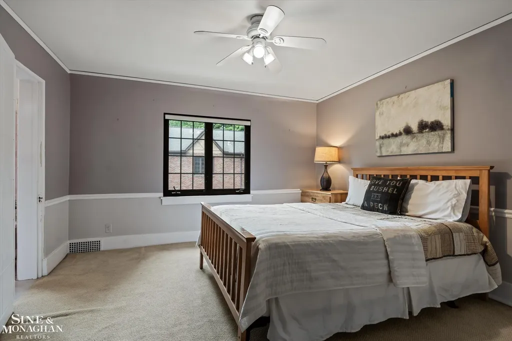 542 Lakepointe Street Grosse Pointe Park City MI 48236