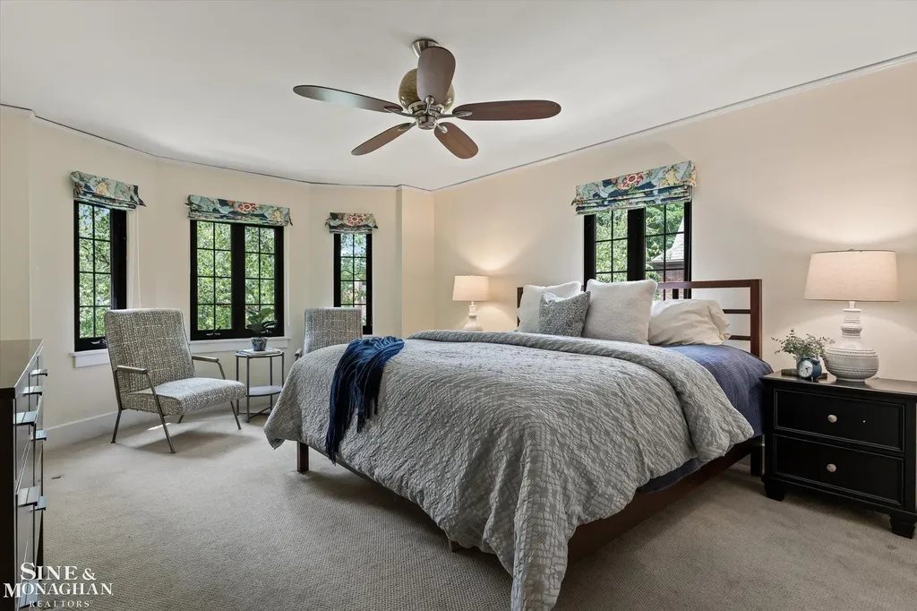 542 Lakepointe Street Grosse Pointe Park City MI 48236