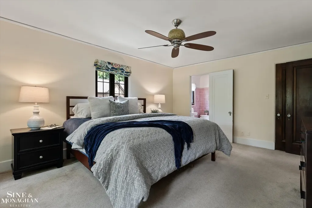 542 Lakepointe Street Grosse Pointe Park City MI 48236