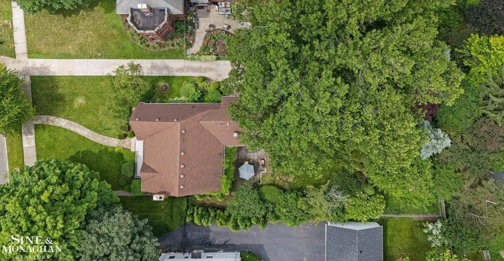 542 Lakepointe Street Grosse Pointe Park City MI 48236