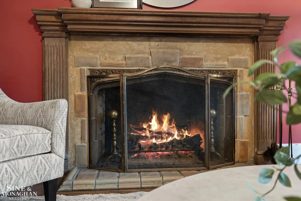 542 Lakepointe Street Grosse Pointe Park City MI 48236