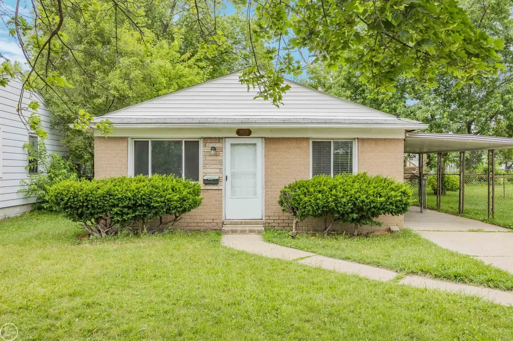 6793 Prospect Avenue Warren City MI 48091