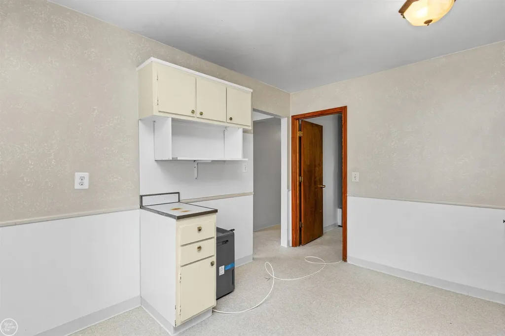 6793 Prospect Avenue Warren City MI 48091