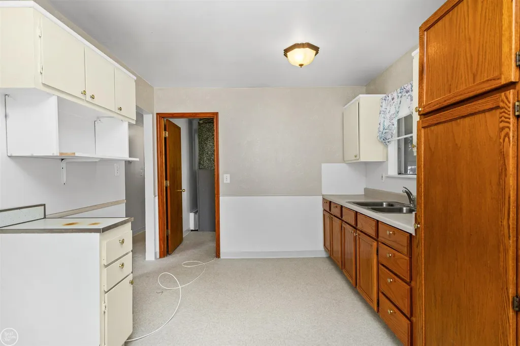 6793 Prospect Avenue Warren City MI 48091