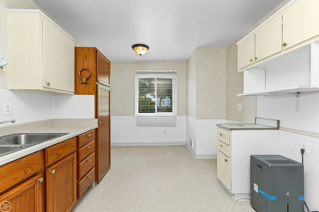 6793 Prospect Avenue Warren City MI 48091