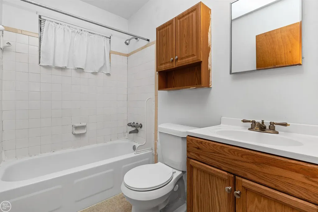6793 Prospect Avenue Warren City MI 48091