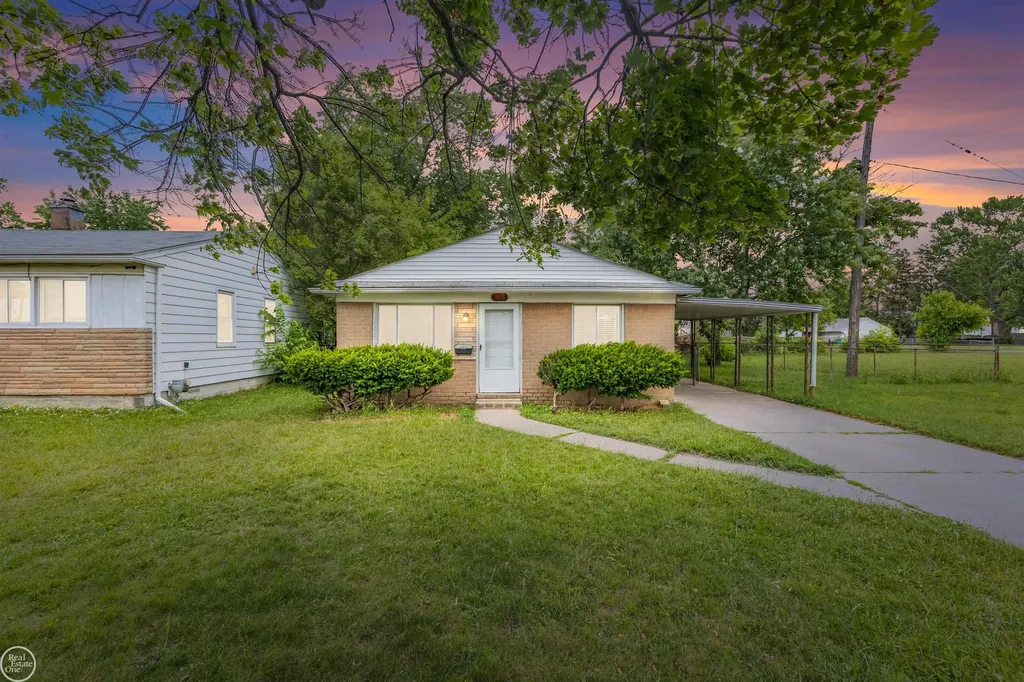 6793 Prospect Avenue Warren City MI 48091