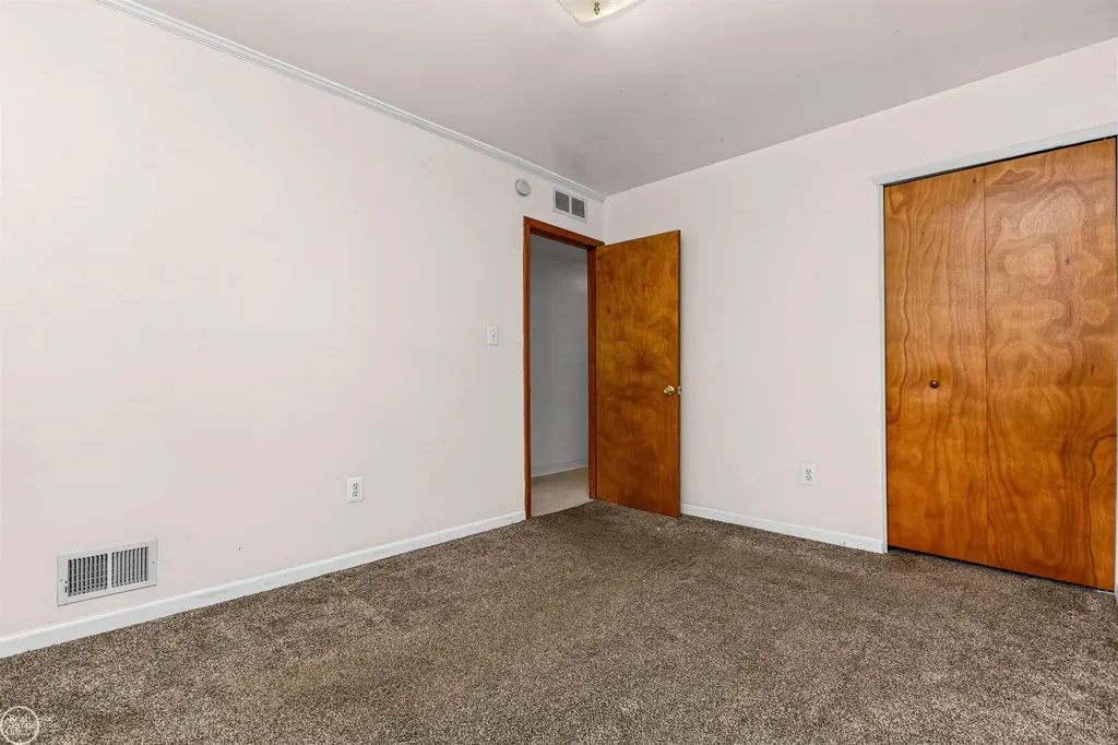 6793 Prospect Avenue Warren City MI 48091