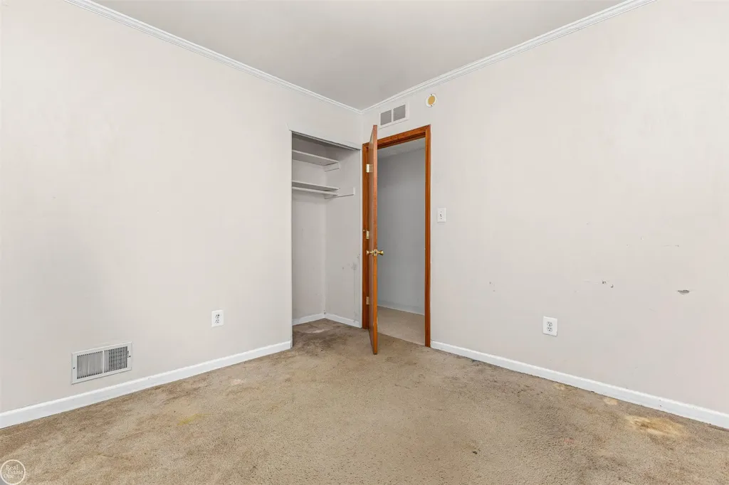 6793 Prospect Avenue Warren City MI 48091