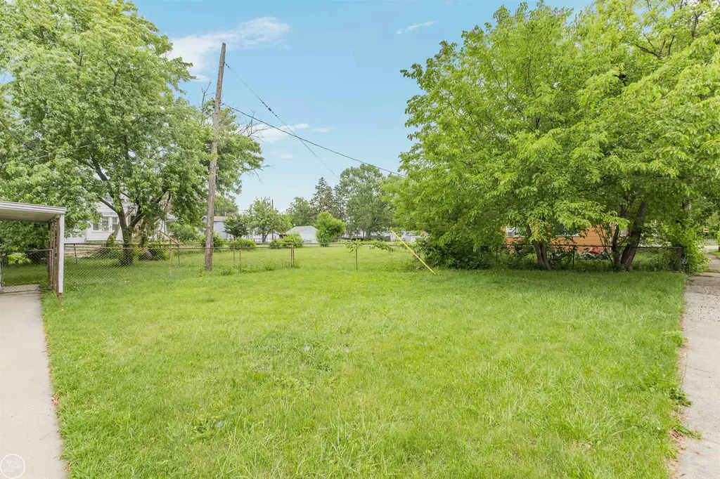 6793 Prospect Avenue Warren City MI 48091