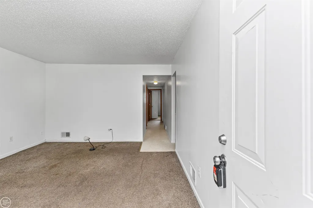 6793 Prospect Avenue Warren City MI 48091