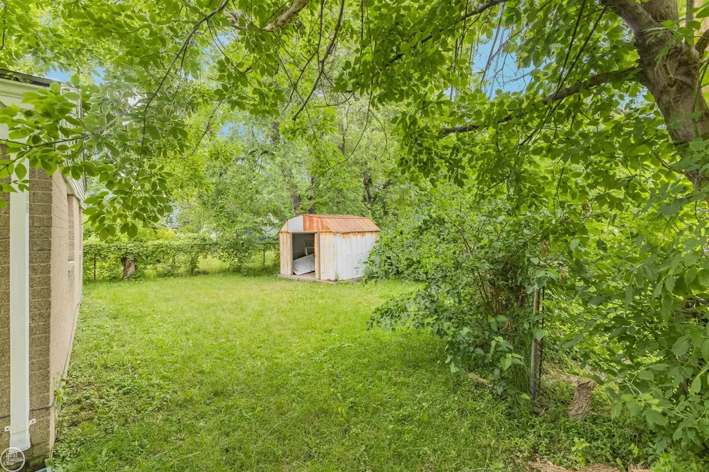 6793 Prospect Avenue Warren City MI 48091