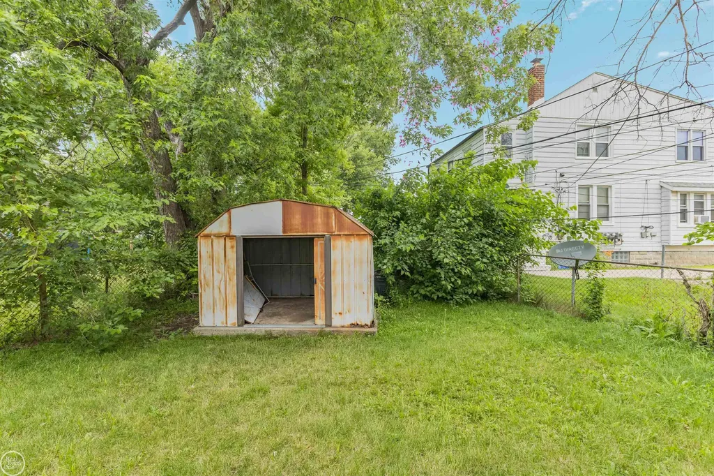 6793 Prospect Avenue Warren City MI 48091