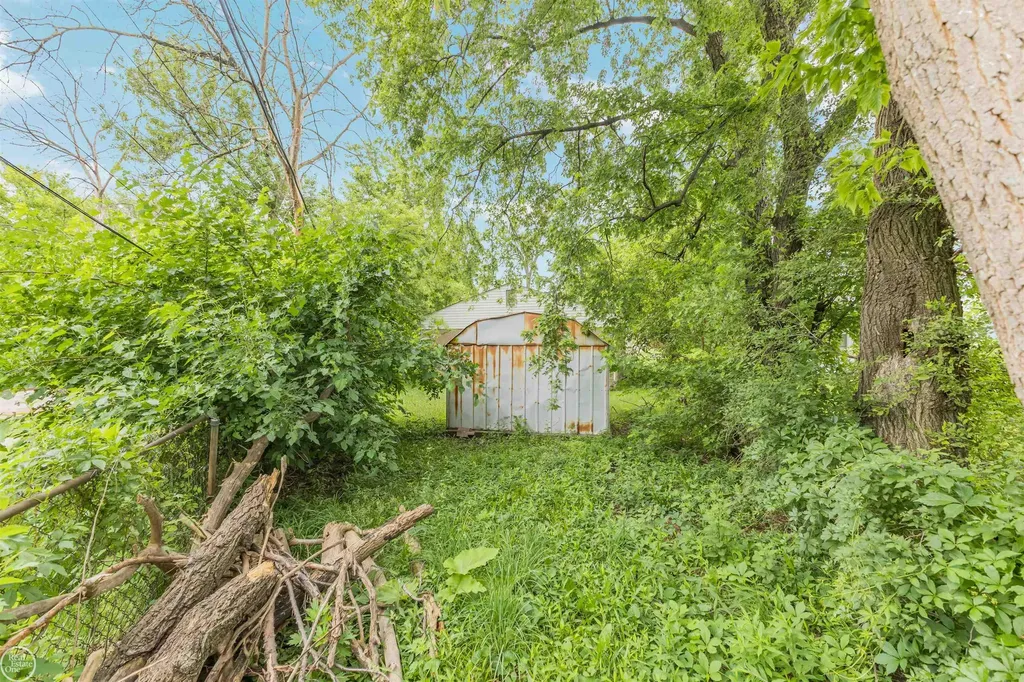 6793 Prospect Avenue Warren City MI 48091