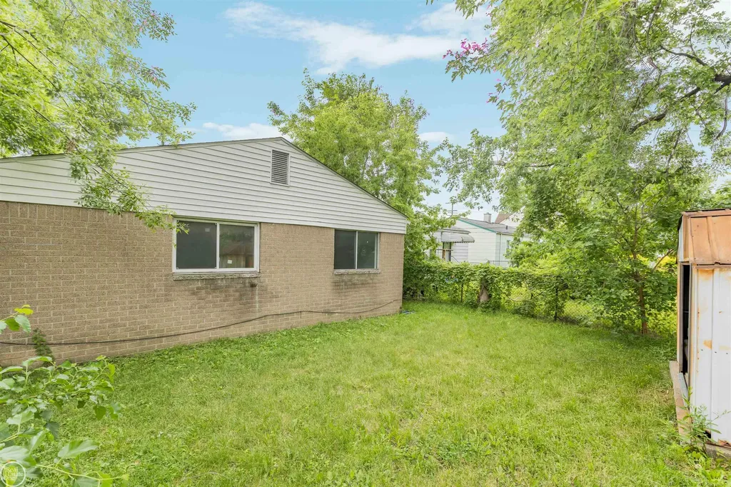 6793 Prospect Avenue Warren City MI 48091