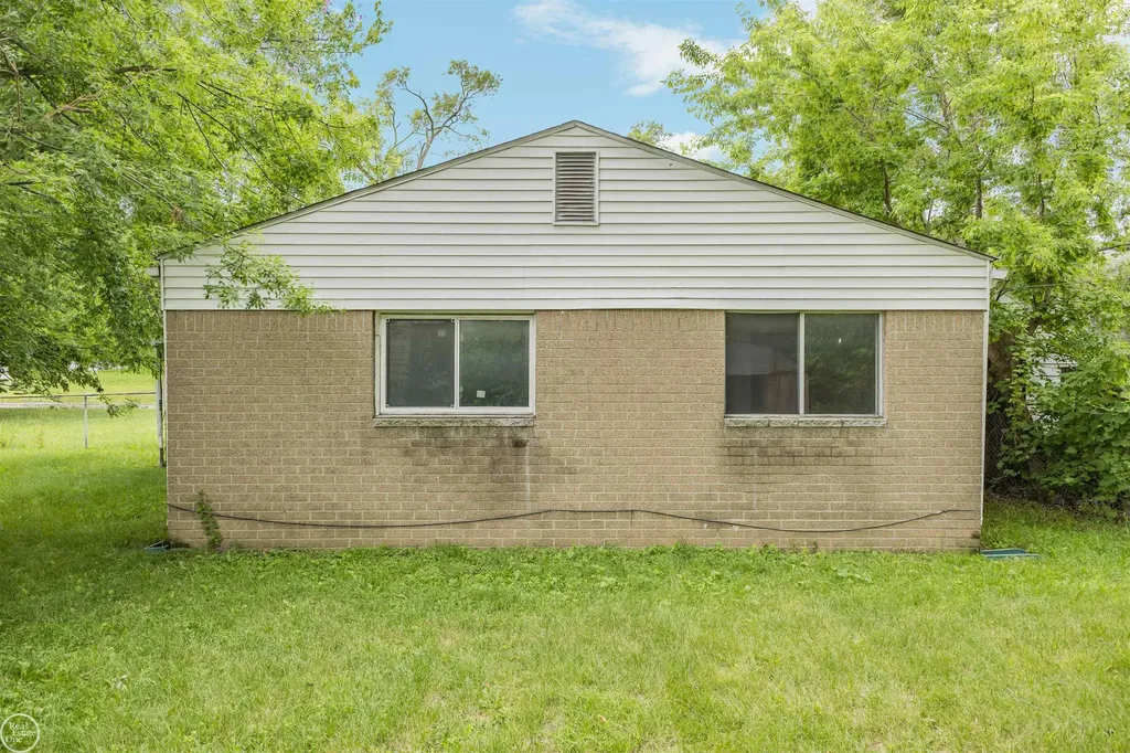 6793 Prospect Avenue Warren City MI 48091