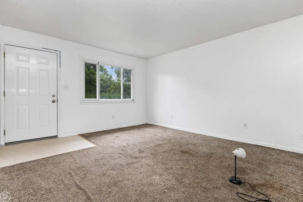 6793 Prospect Avenue Warren City MI 48091