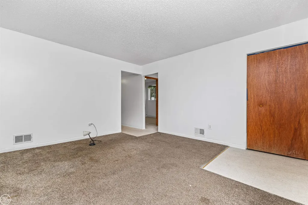 6793 Prospect Avenue Warren City MI 48091