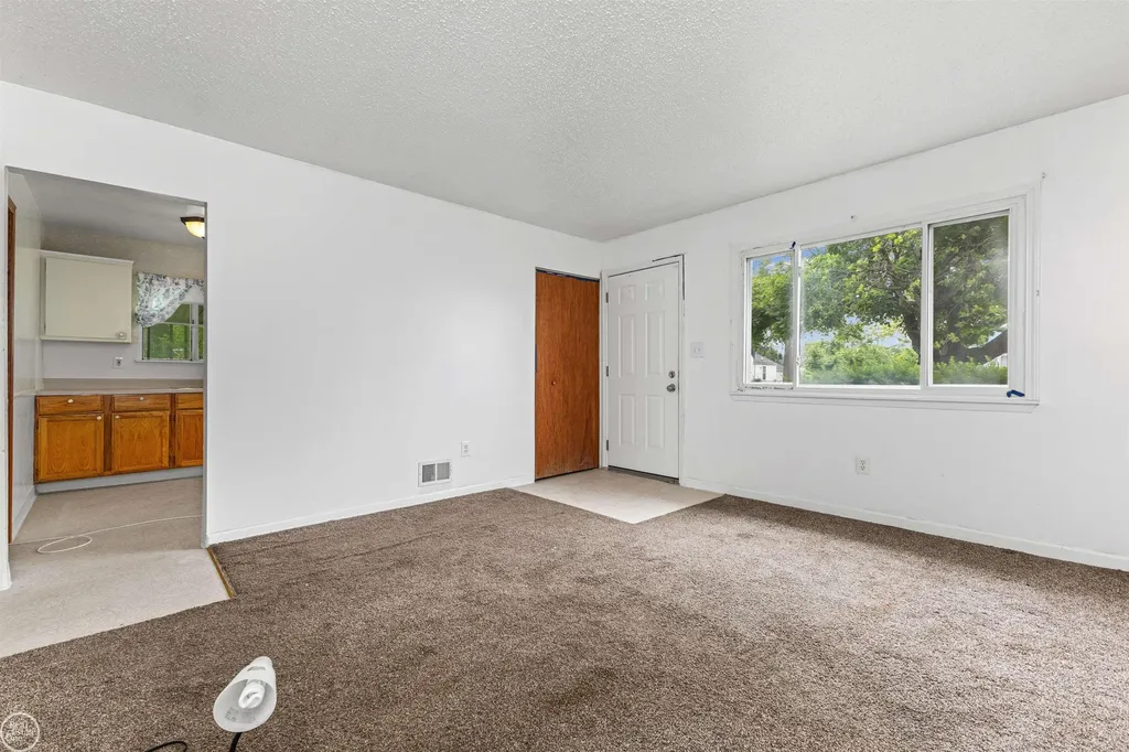 6793 Prospect Avenue Warren City MI 48091