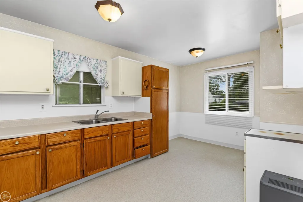6793 Prospect Avenue Warren City MI 48091